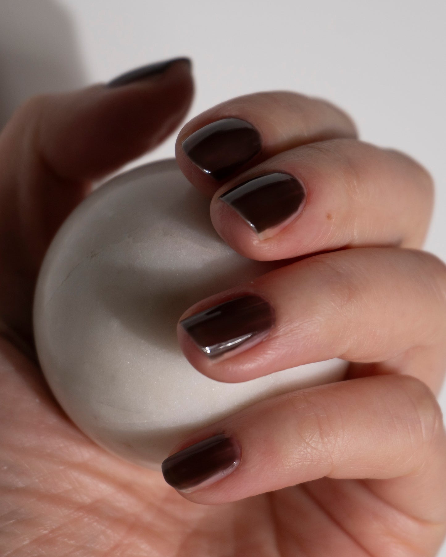 16 MAHOGANY / NAIL COLOR