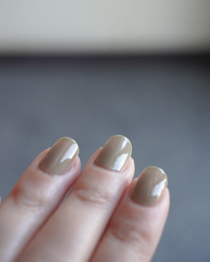 02 ARTICHOKE / NAIL COLOR